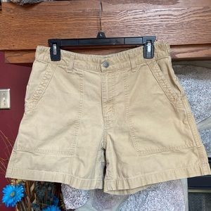 Patagonia 100% Cotton Khaki Short. Size runs smaller, fits more like a size 8.